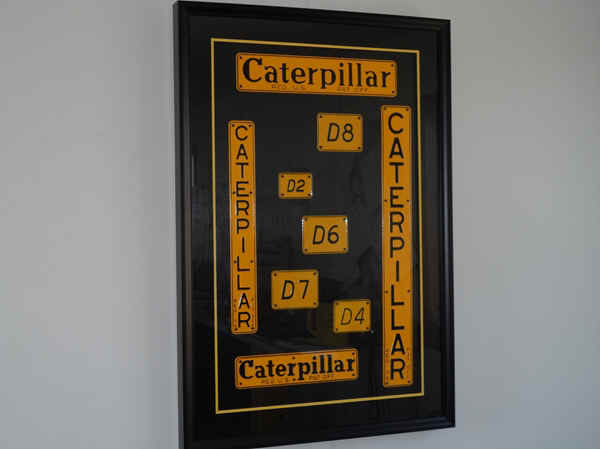 CATERPILLAR_SIGN_DISPLAY_sm.JPG (163830 bytes)